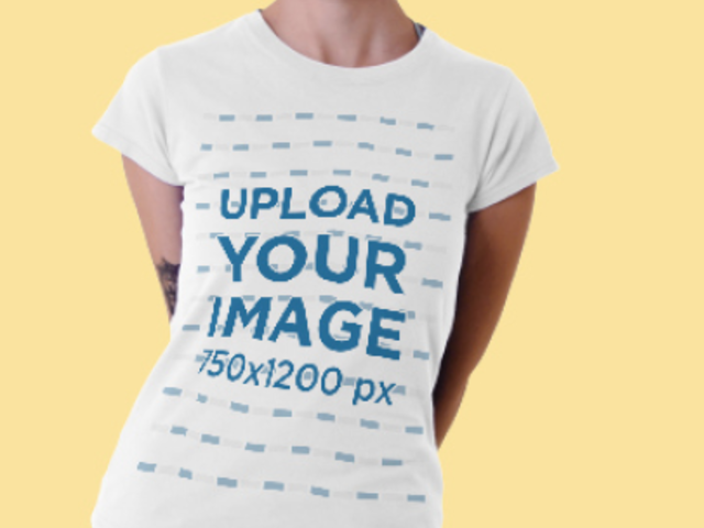 T-Shirt Video Featuring a Young Woman Doing Funny Faces at a Studio 4814v