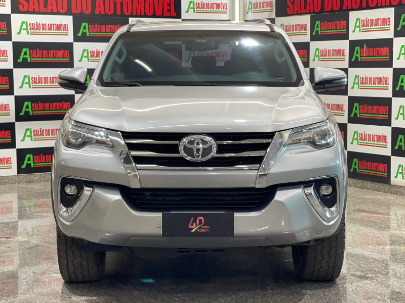Foto do veículo TOYOTA HILUX SW4 SRX 7 LUGARES