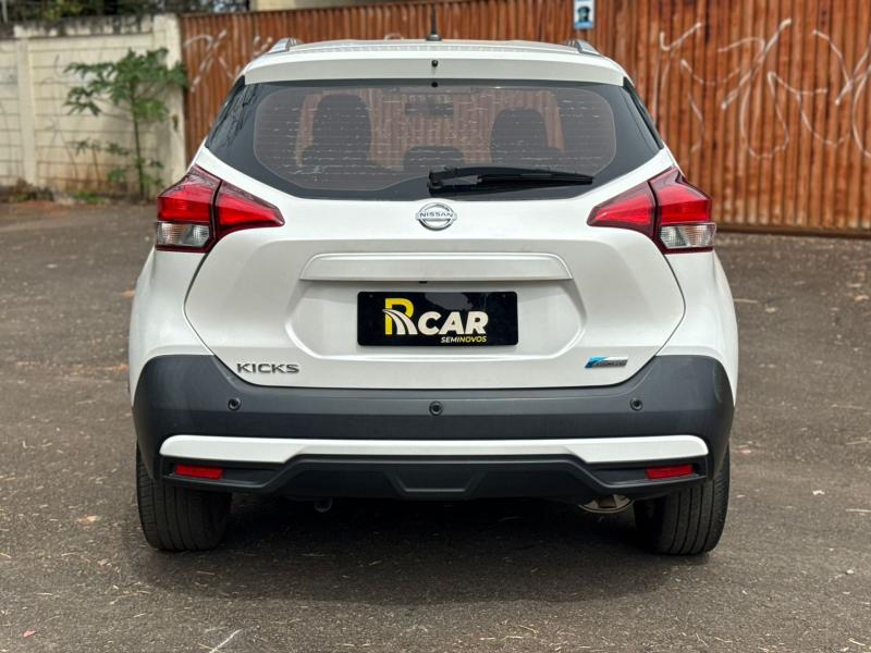 KICKS SV CVT