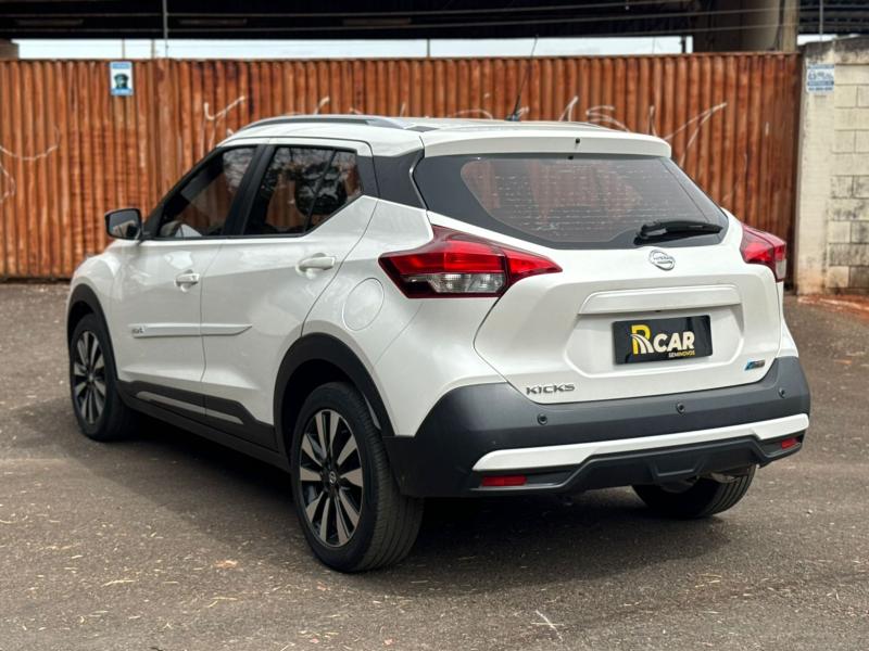KICKS SV CVT