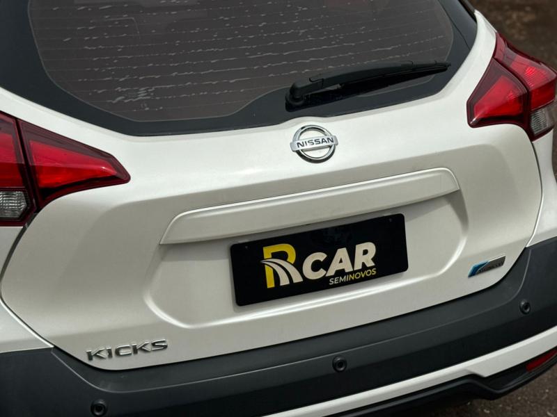 KICKS SV CVT