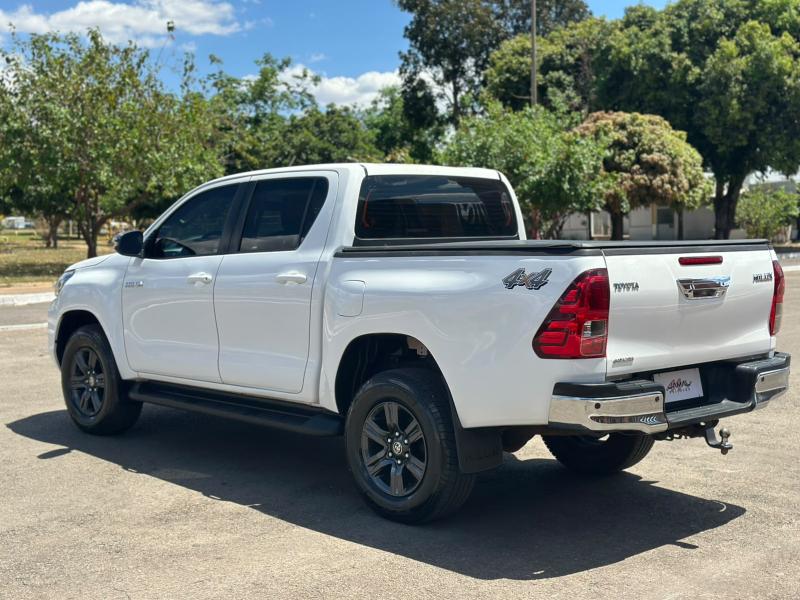 foto do HILUX CD SR 4X4 2.8 TB DIESEL AT 2022