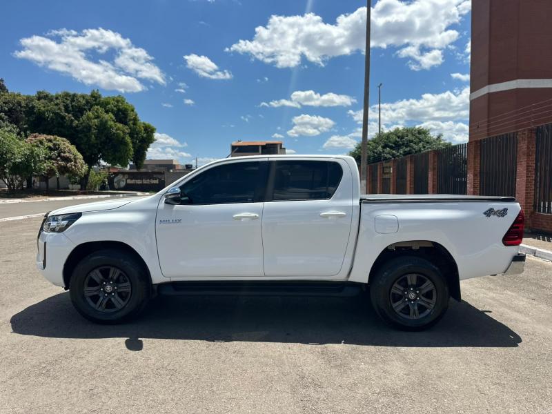 foto do HILUX CD SR 4X4 2.8 TB DIESEL AT 2022