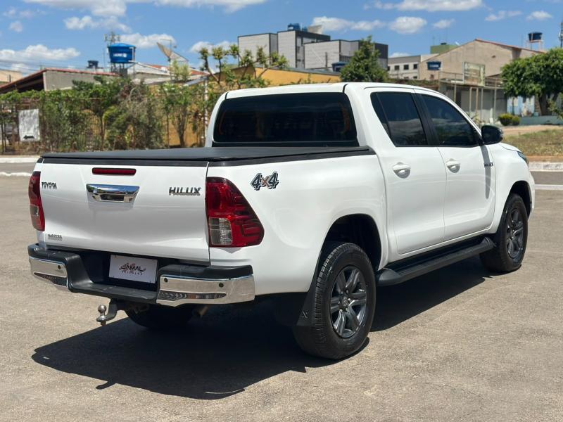 foto do HILUX CD SR 4X4 2.8 TB DIESEL AT 2022