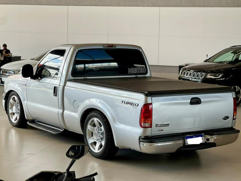 foto do F-250 XL L 2002