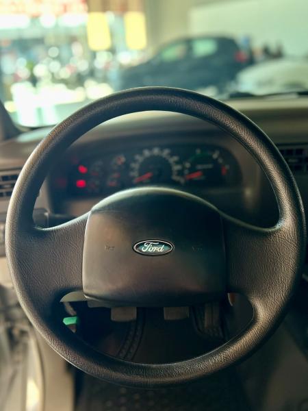 foto do F-250 XL L 2002