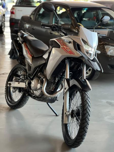 foto do XRE 300 ABS 2021
