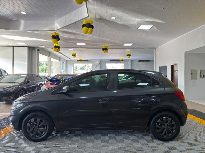 foto do ONIX 1.0 LT MANUAL 2017
