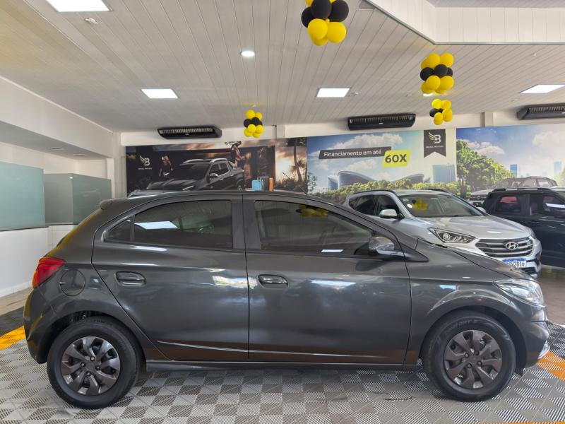 foto do ONIX 1.0 LT MANUAL 2017