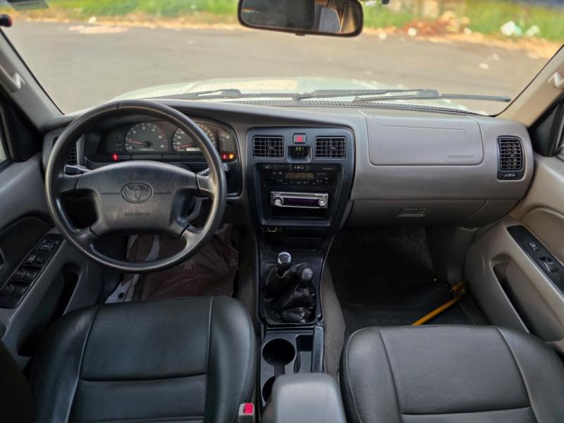 foto do HILUX SW4 D 2001
