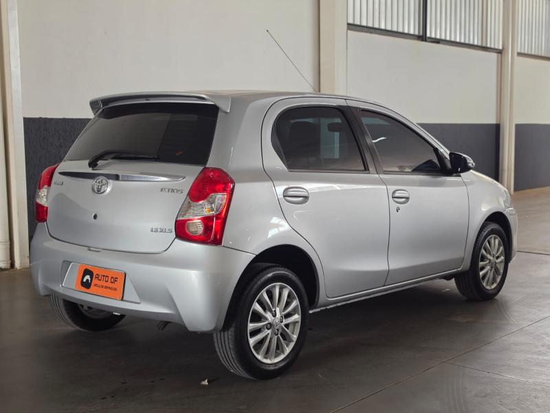 foto do ETIOS HB XLS 2016