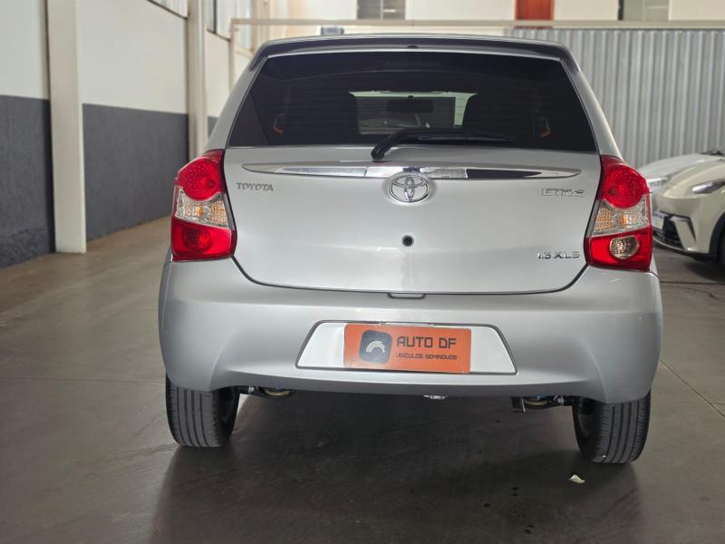 foto do ETIOS HB XLS 2016