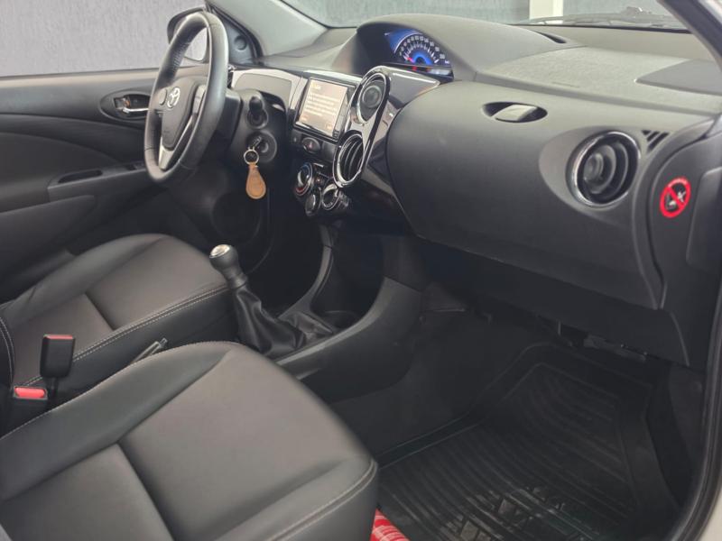 foto do ETIOS HB XLS 2016