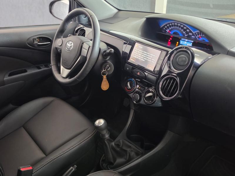 foto do ETIOS HB XLS 2016