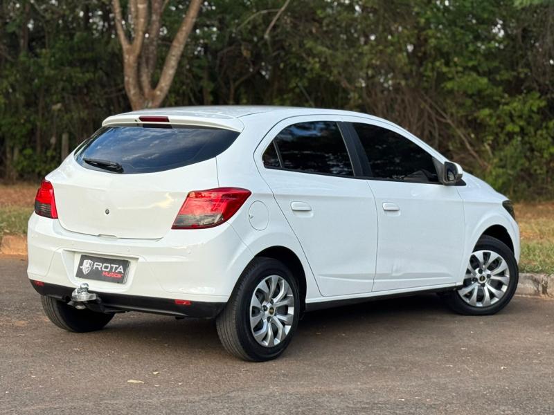 foto do ONIX 1.4MT LT 2015