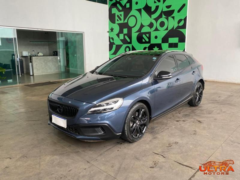 Foto do veículo VOLVO V40 T4 CROSS COUNTRY 2.0 FWD AUT seminovo em Lucas do Rio Verde MT