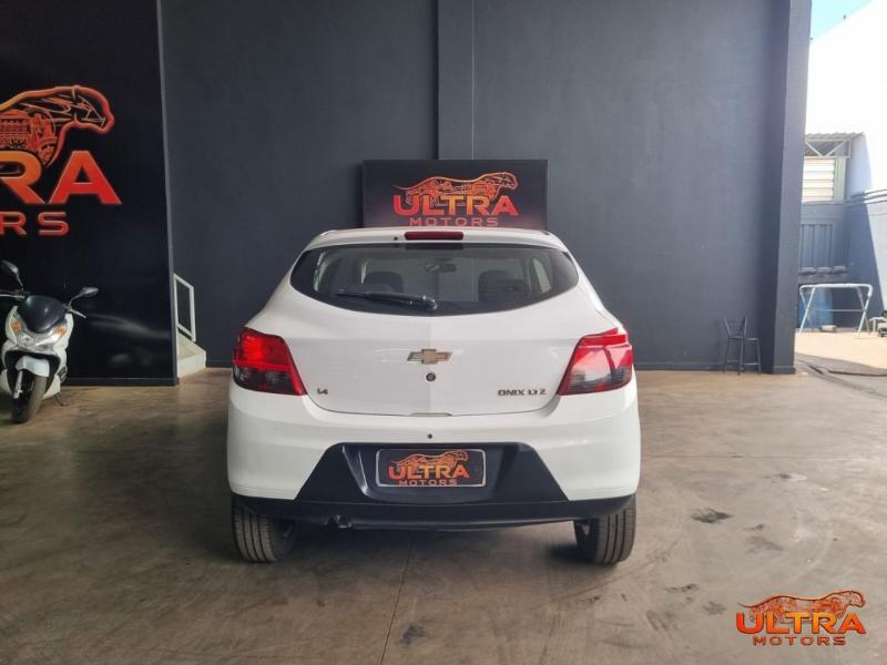 foto do ONIX 1.4 MT LTZ 2015