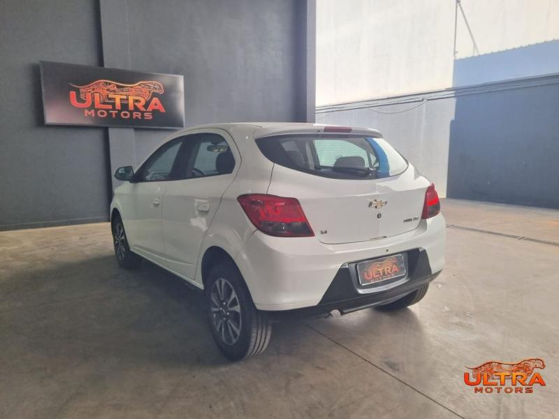 foto do ONIX 1.4 MT LTZ 2015