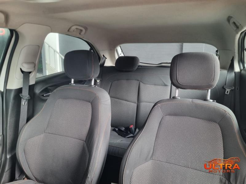 foto do ONIX 1.4 MT LTZ 2015