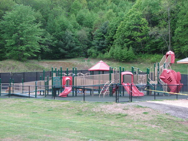 Veterans Memorial Park and Hockanum Lake | Map of Play