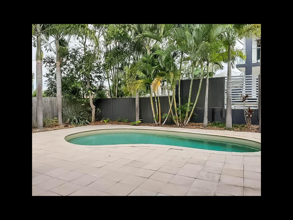 Private Rental in Labrador, Qld 4215