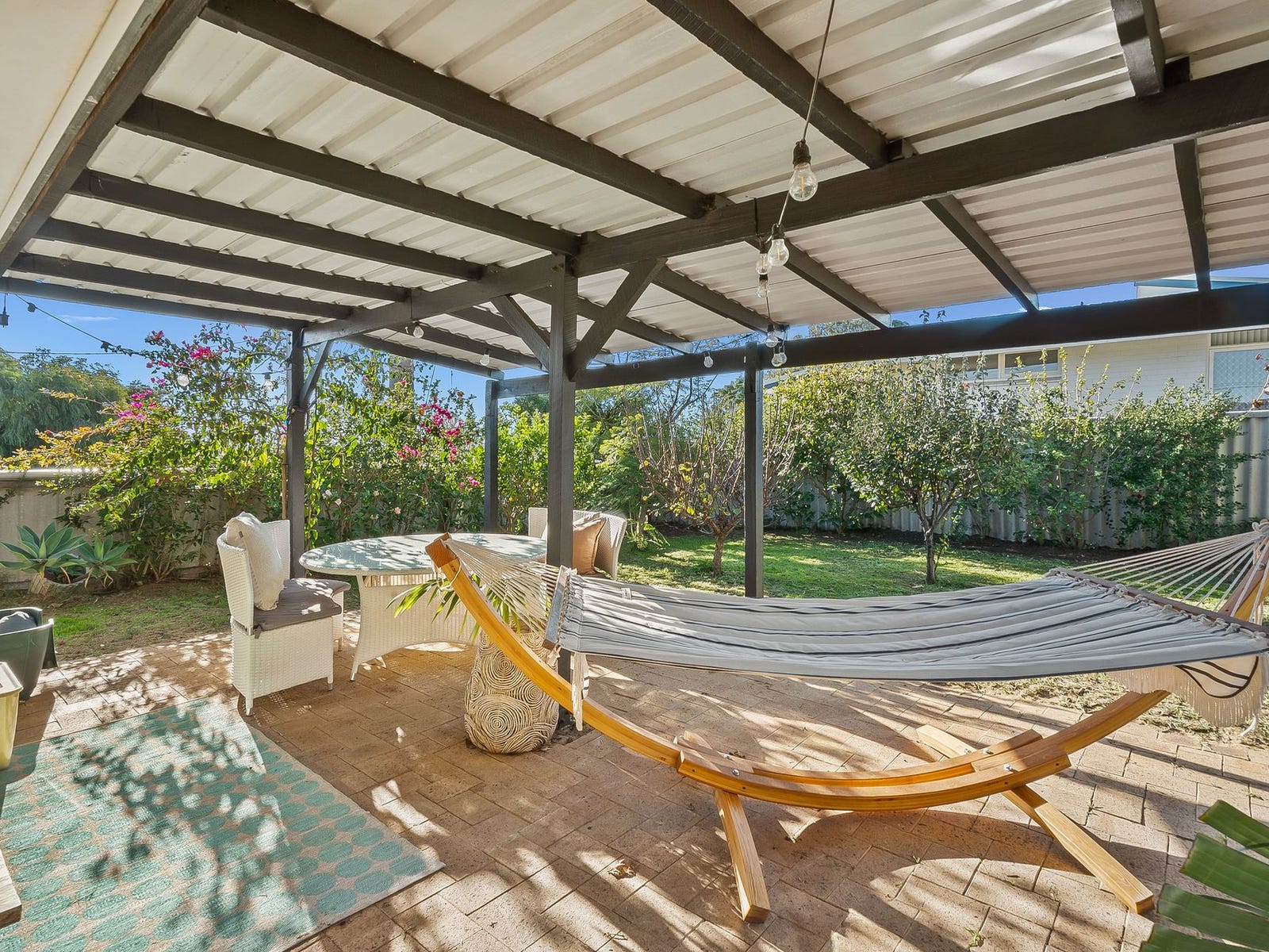Private Rental in Halls Head, WA 6210
