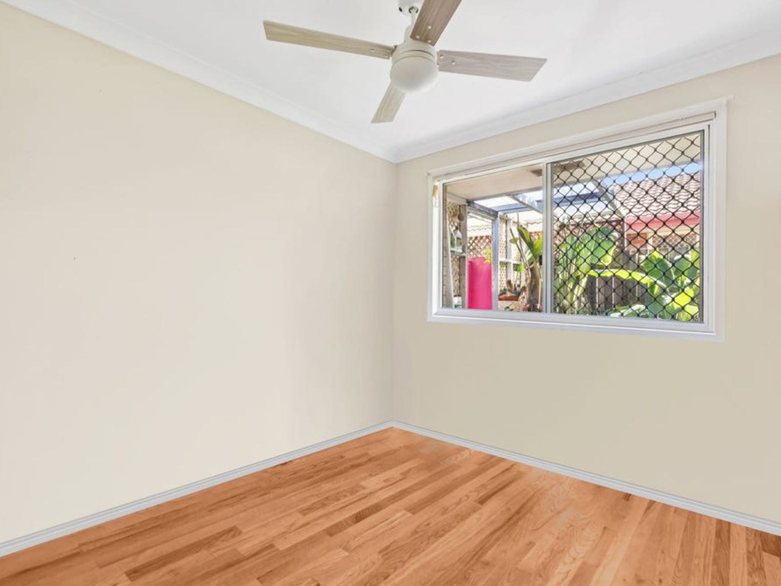 Private Rental in Parkwood, Qld 4214