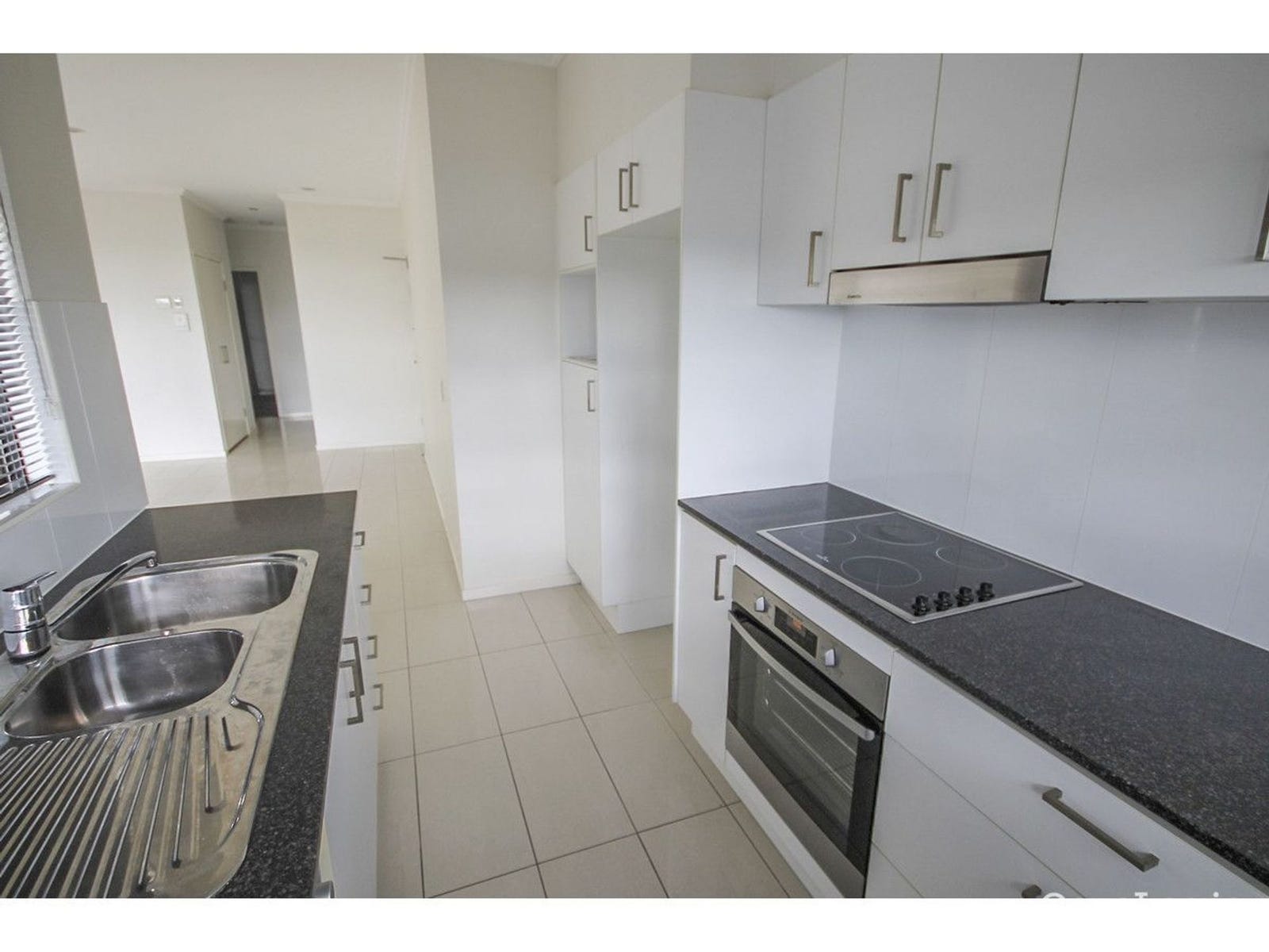 Private Rental in Holland Park West, Qld 4121