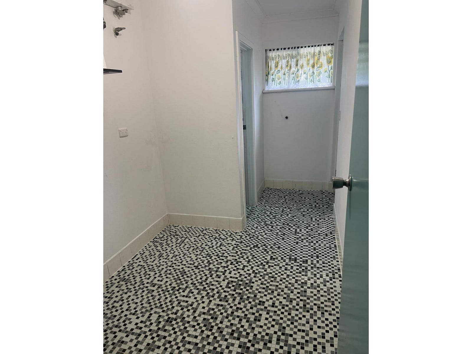 Private Rental in Maddington, WA 6109