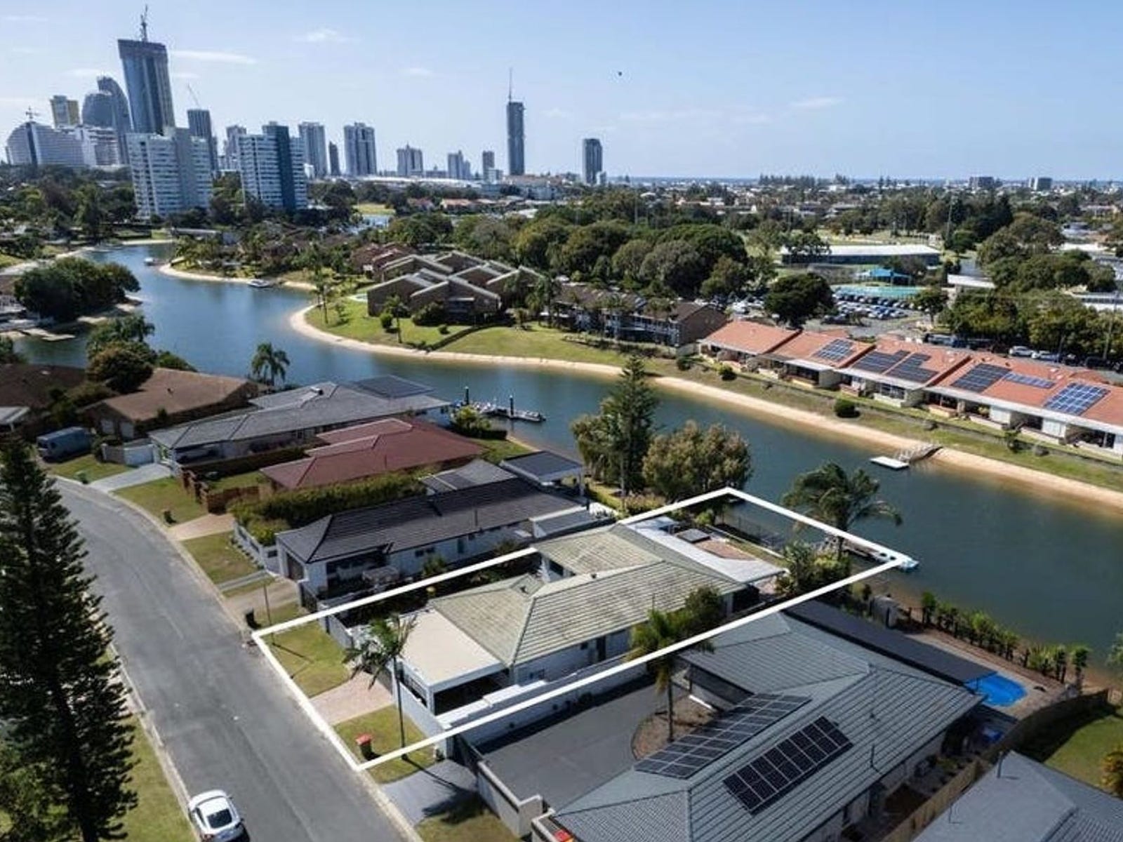 Private Rental in Mermaid Waters, Qld 4218
