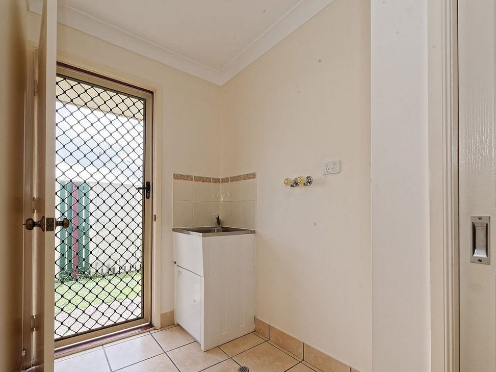 Private Rental in Norman Gardens, Qld 4701