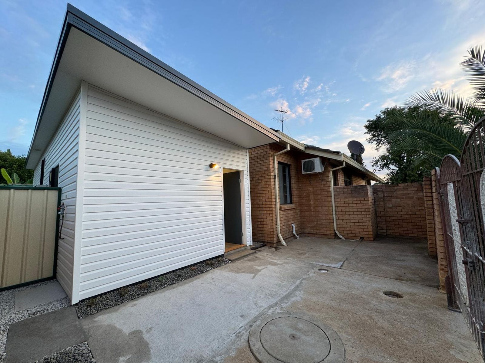 Property for Rent: Glenfield, NSW 2167