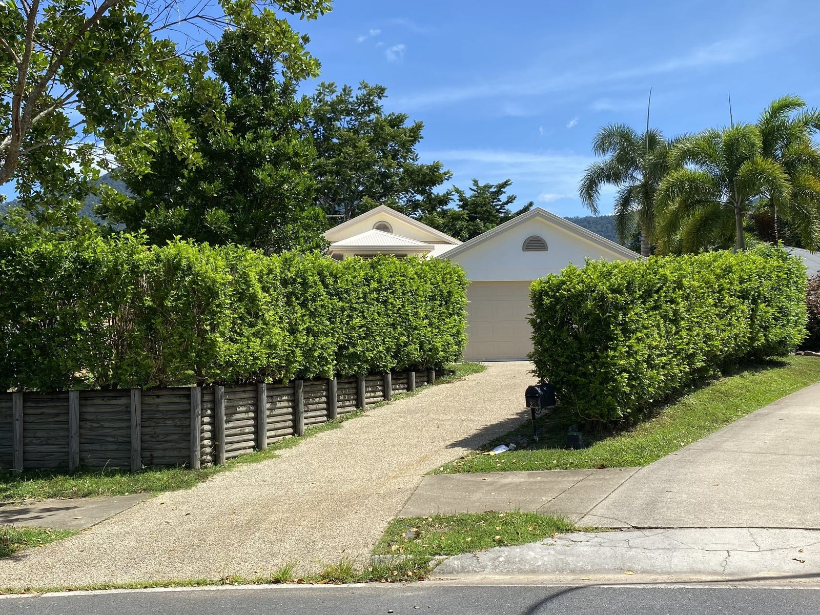 Private Rental in Bentley Park, Qld 4869