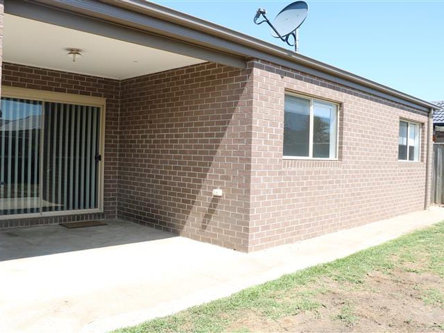 Private Rental in Point Cook, Vic 3030