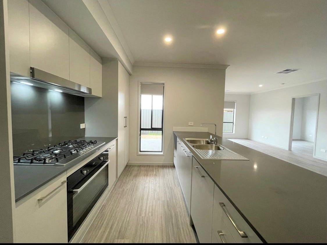 Property for Rent: Truganina, Vic 3029