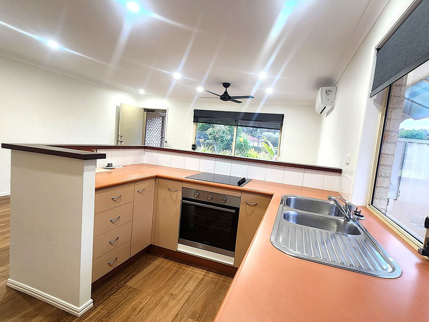 Private Rental in Runaway Bay, Qld 4216