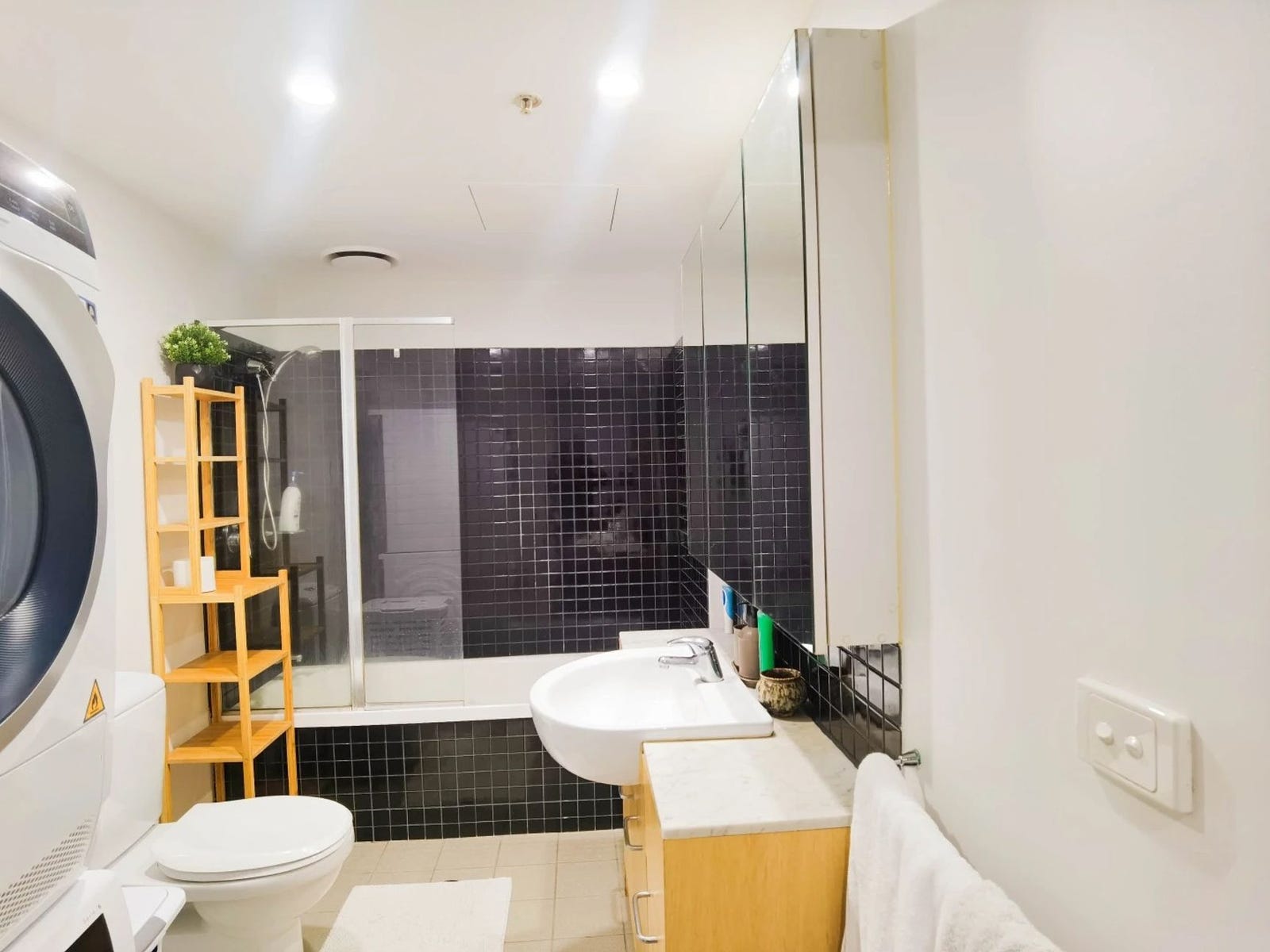 Property for Rent: Melbourne, Vic 3000