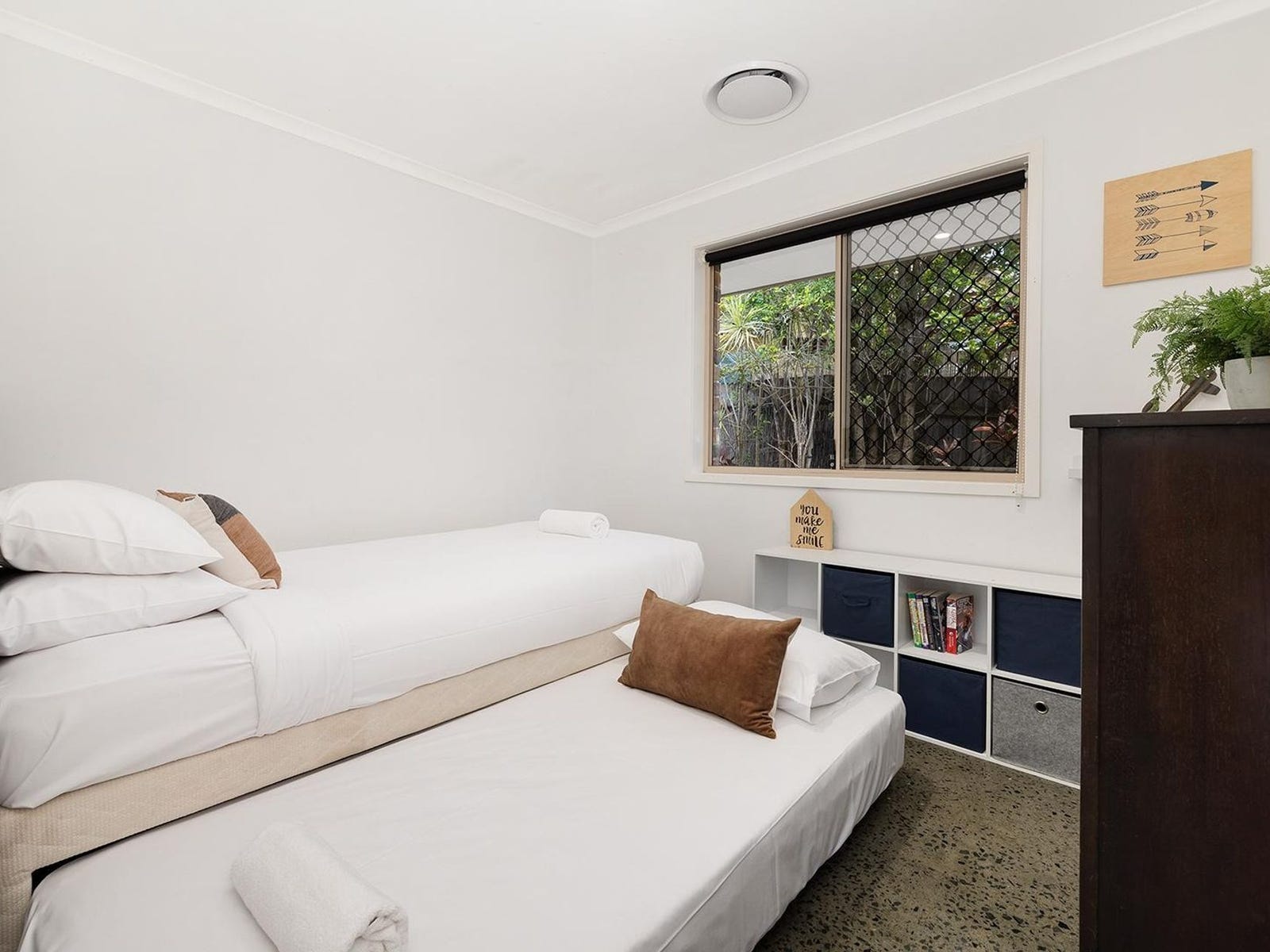 Private Rental in Molendinar, Qld 4214