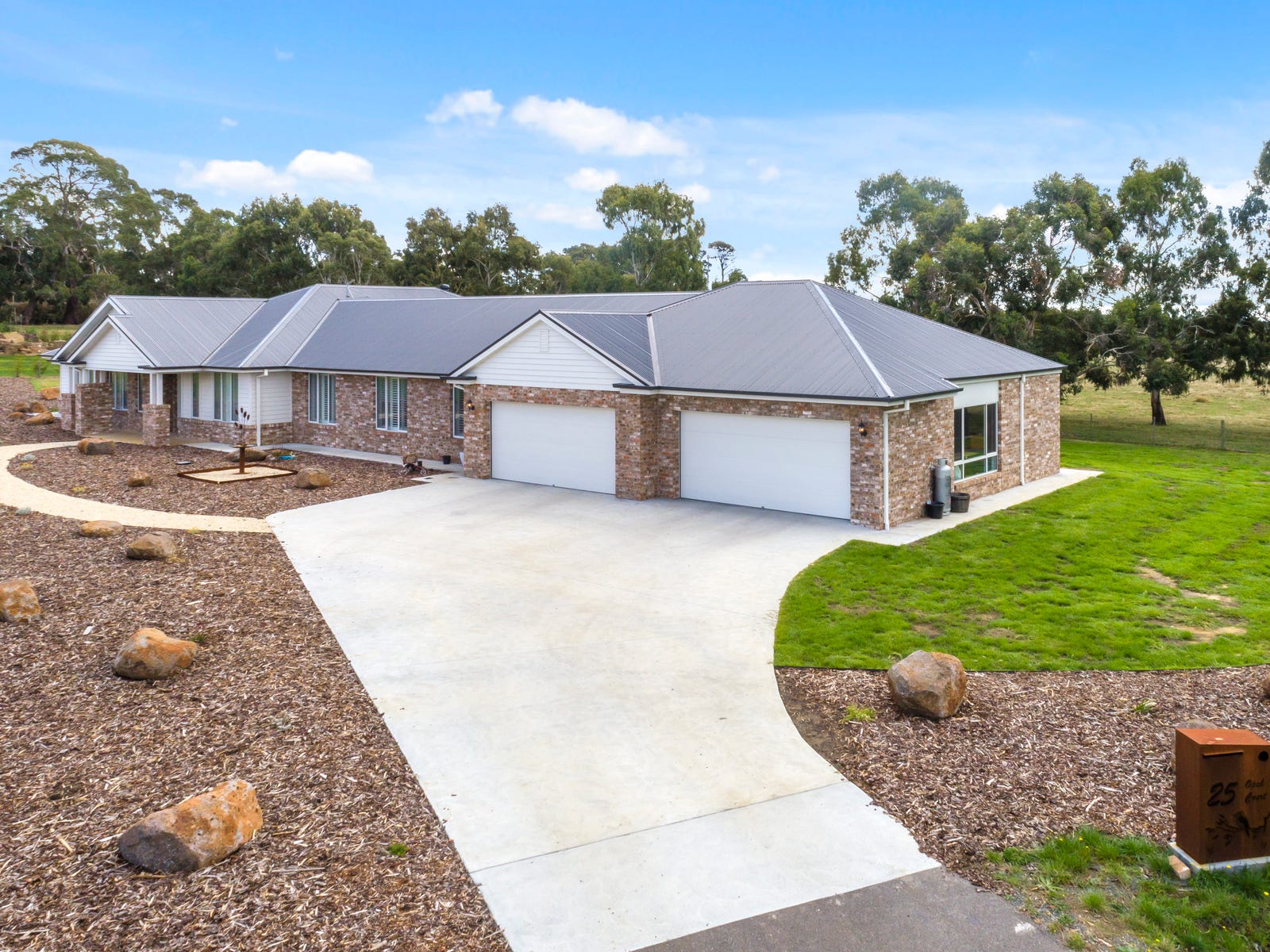 Sale Property - Kyneton, Vic 3444