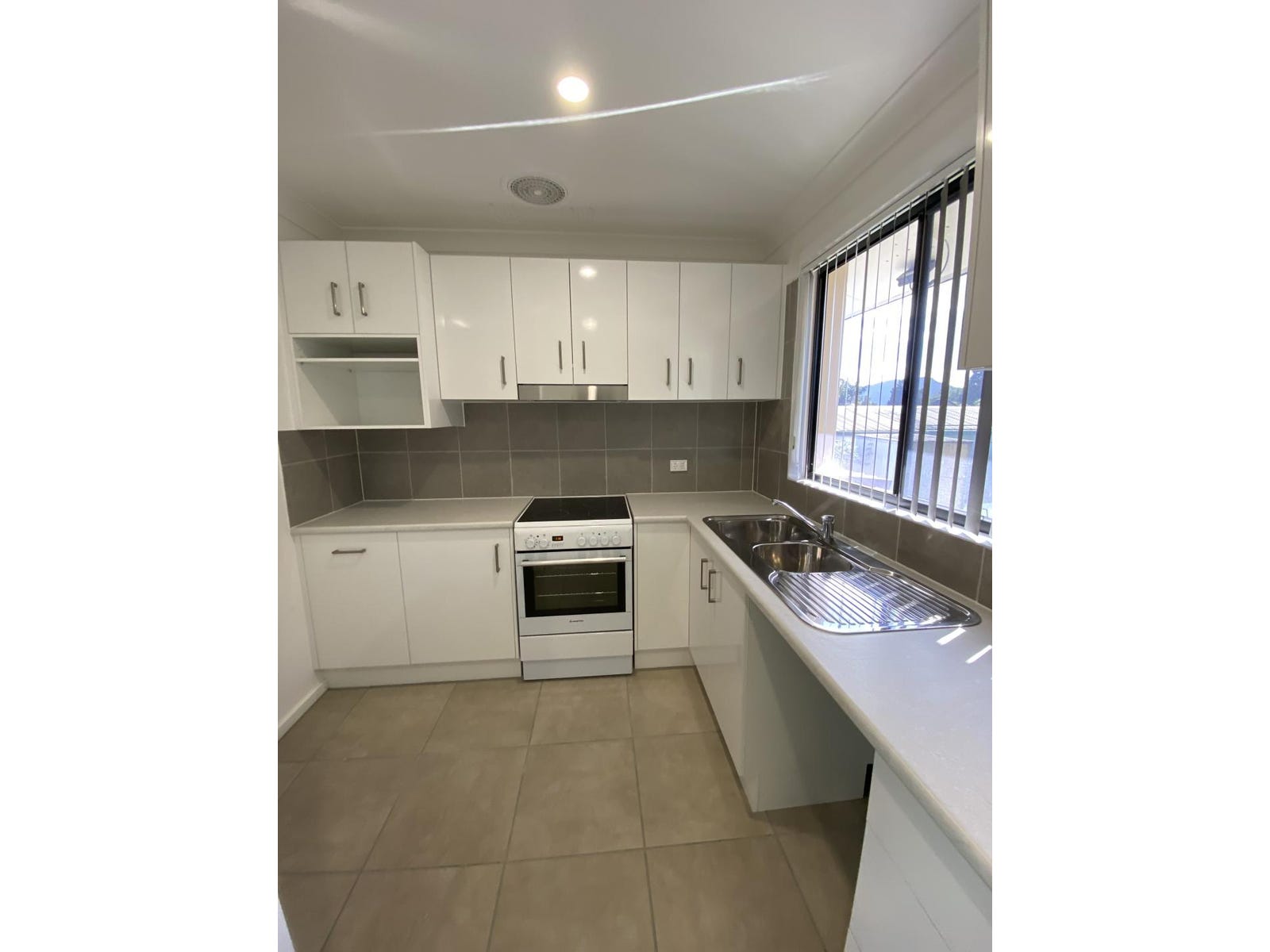 Property for Rent: Koonawarra, NSW 2530