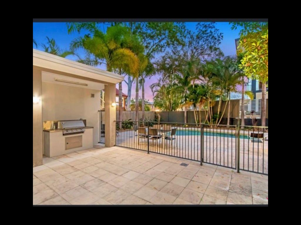 Private Rental in Labrador, Qld 4215