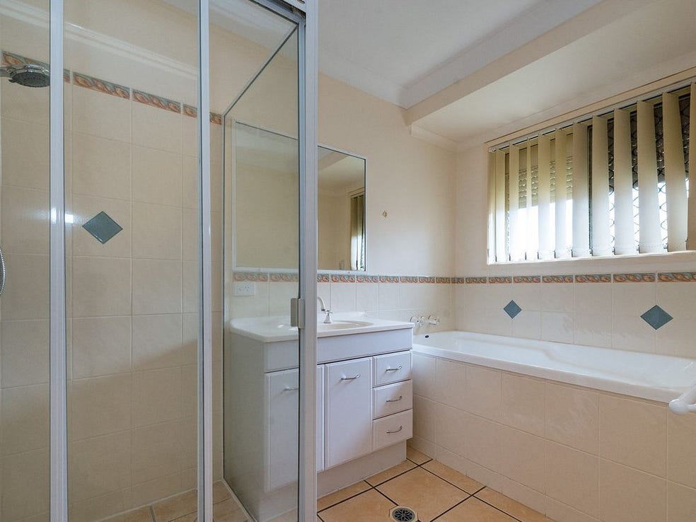 Private Rental in Norman Gardens, Qld 4701