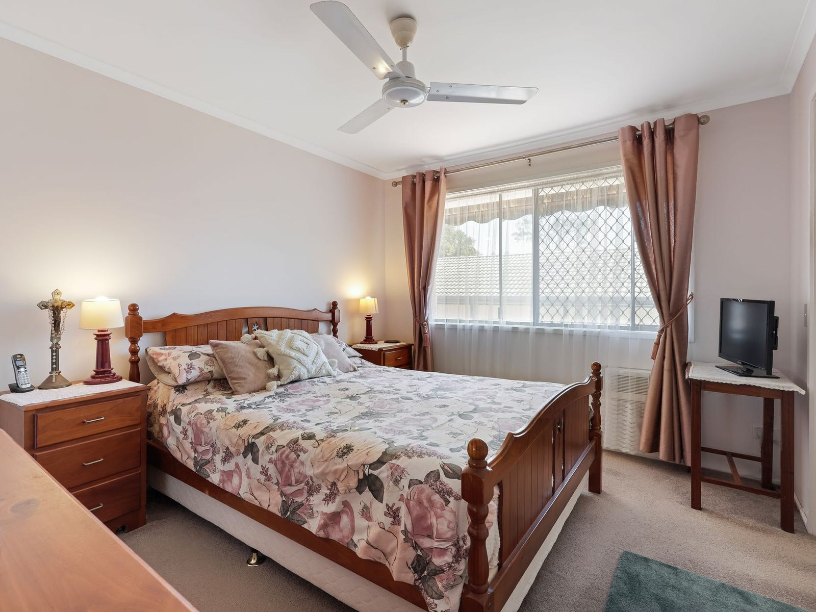 Private Rental in Helensvale, Qld 4212