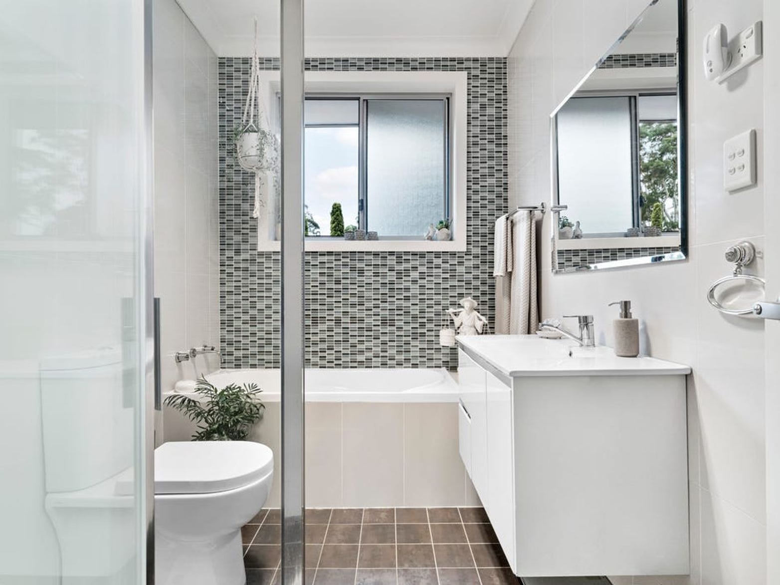Property for Rent: Peakhurst, NSW 2210