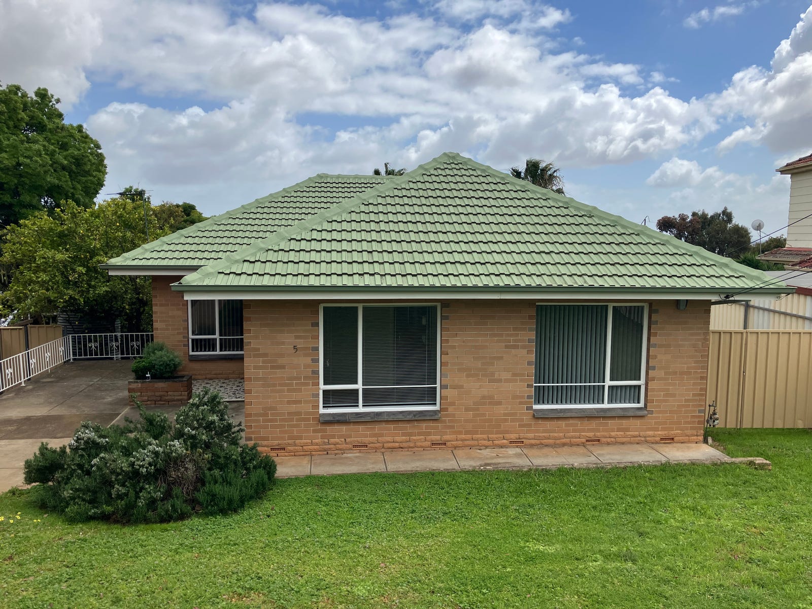 Sale Property - Para Hills, SA 5096