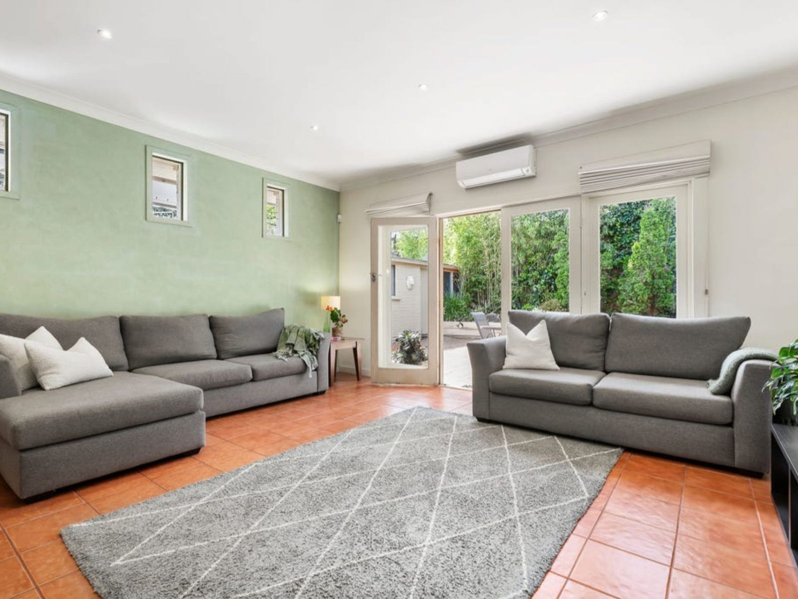 Property for Rent: Brighton East, Vic 3187