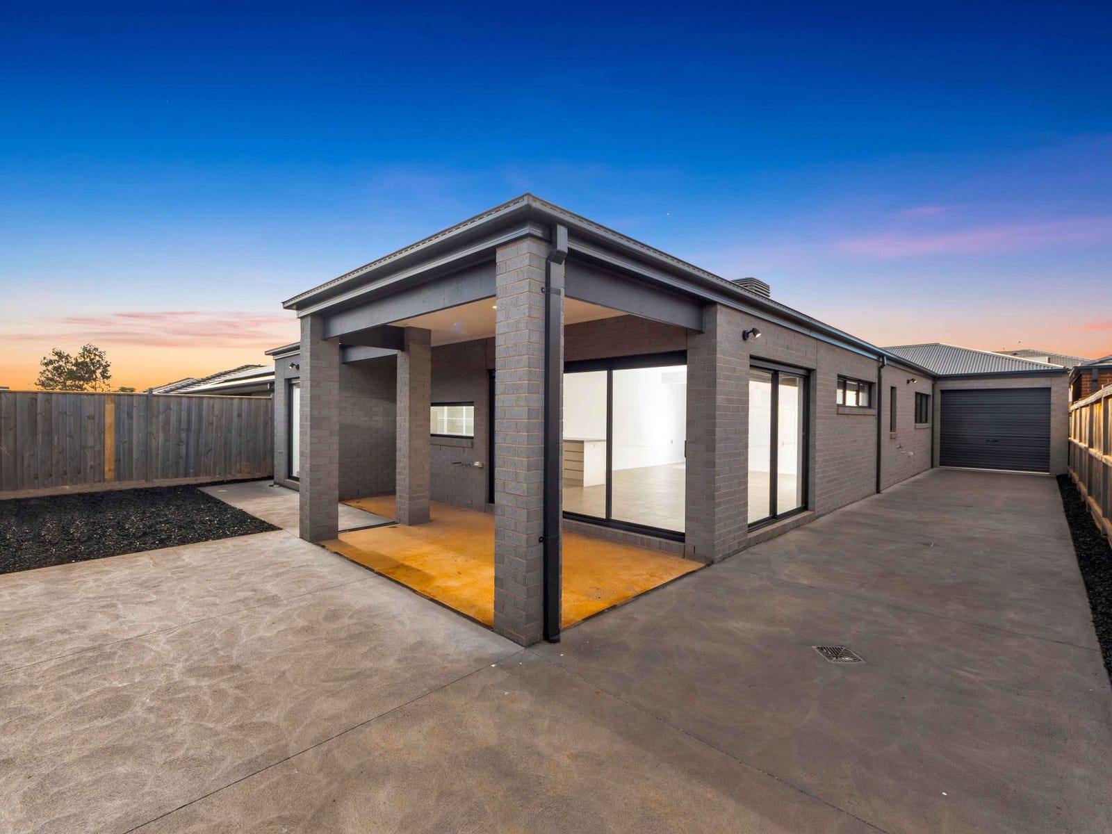 Property for Rent: Truganina, Vic 3029