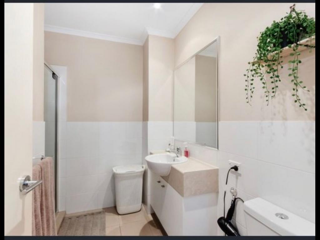 Private Rental in Labrador, Qld 4215