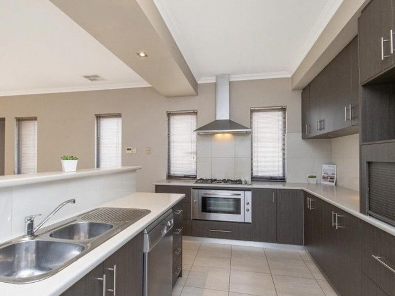 Property for Rent: Halls Head, WA 6210