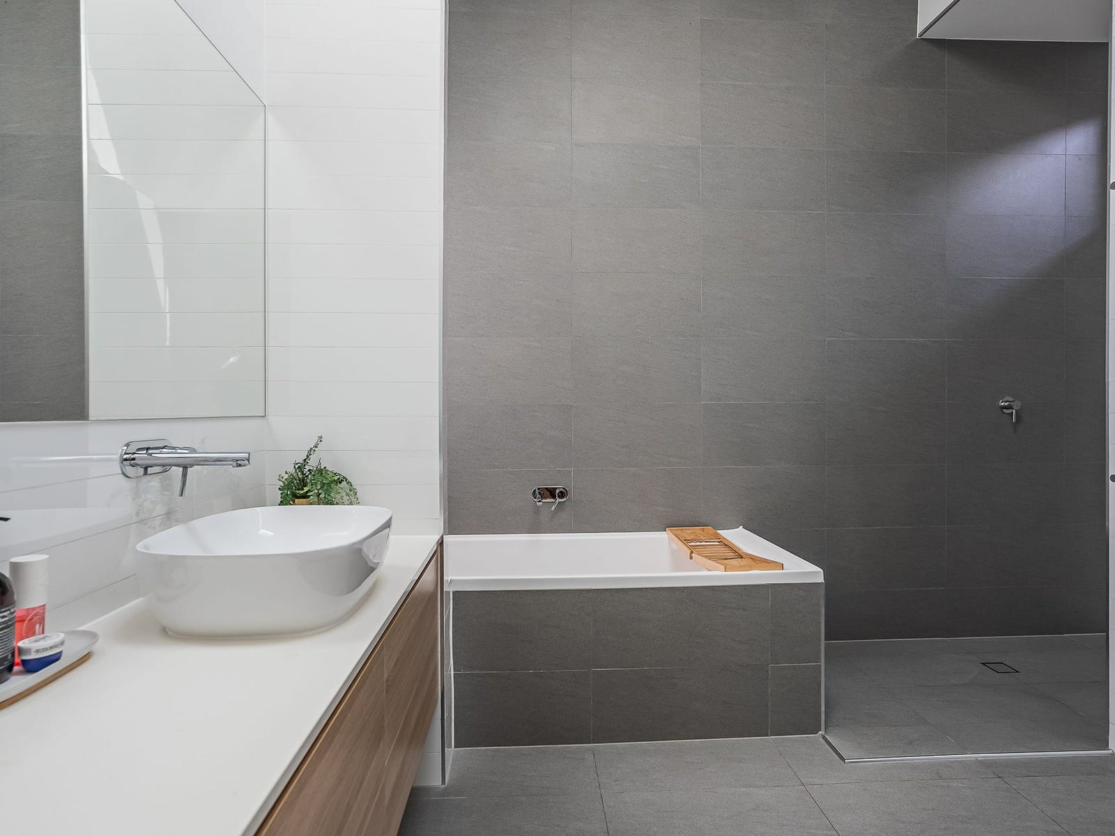 Private Rental in Bulimba, Qld 4171
